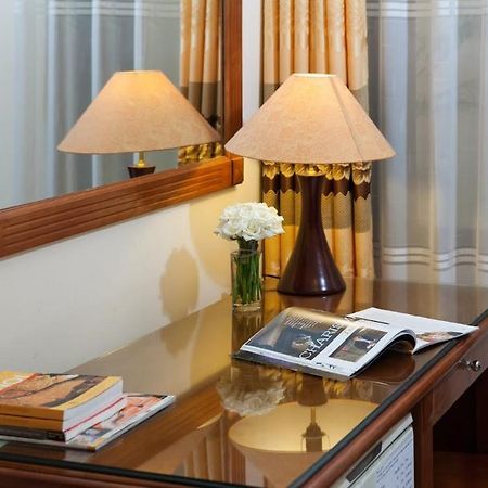 Lucky Central Hotel & Travel Hanoi Exterior foto